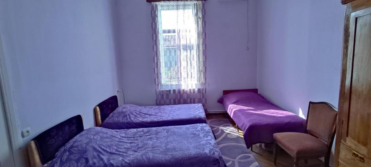 Guest House Tall Rooms Zugdidi Extérieur photo