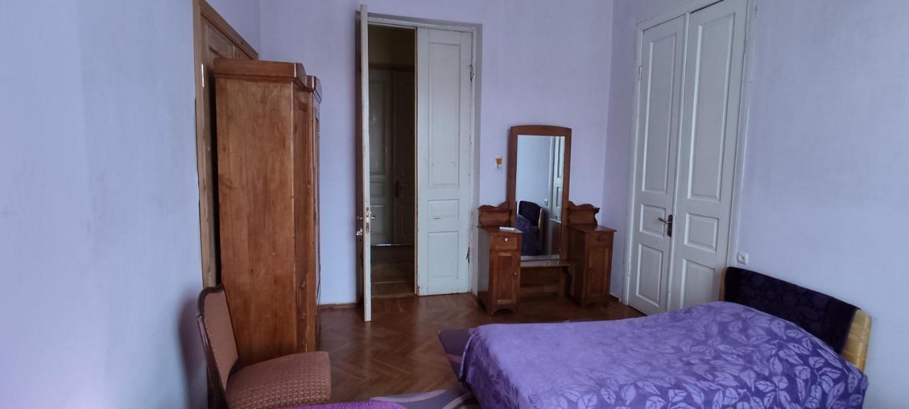 Guest House Tall Rooms Zugdidi Extérieur photo