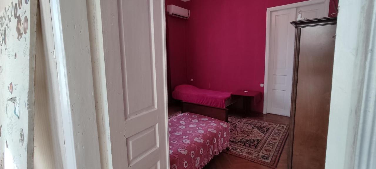 Guest House Tall Rooms Zugdidi Extérieur photo