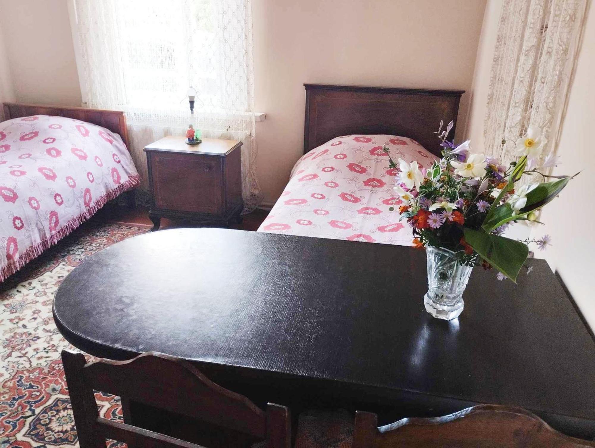 Guest House Tall Rooms Zugdidi Extérieur photo