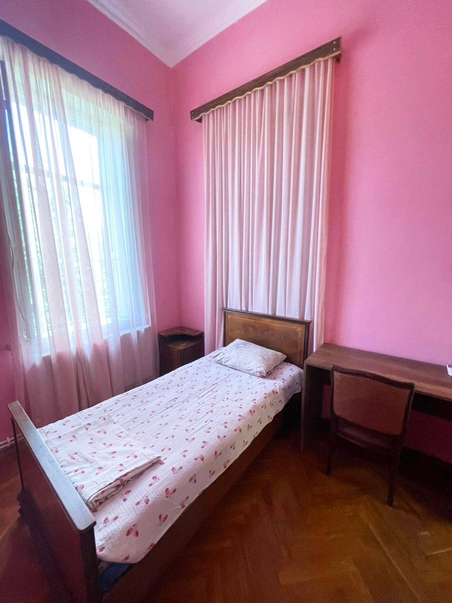 Guest House Tall Rooms Zugdidi Extérieur photo